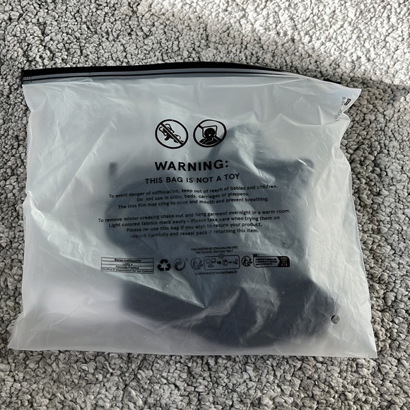 black bikini top - Picture 3 of 3